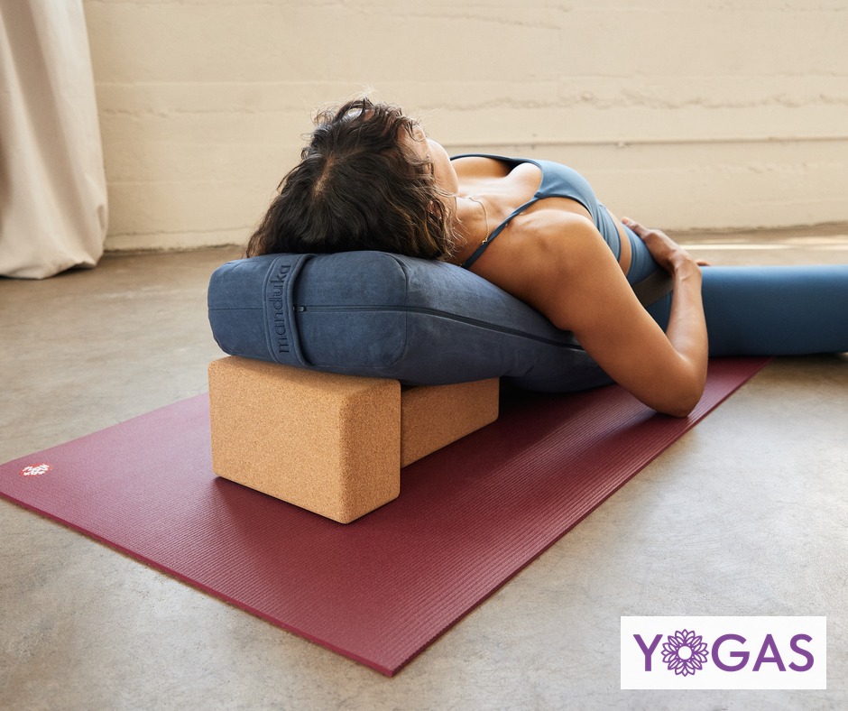 ציוד יוגה מבית YOGAS והמותג MANDUKA